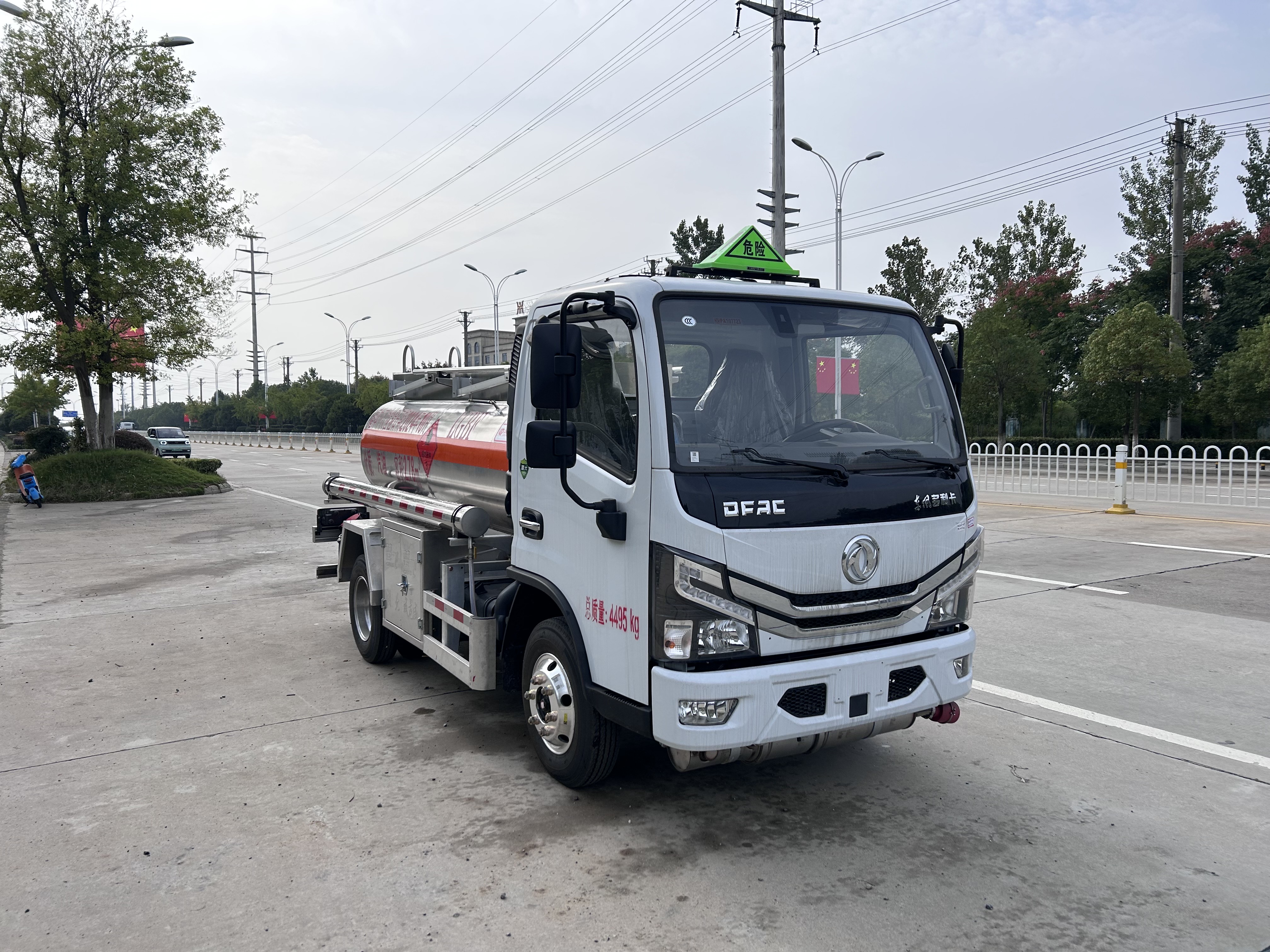 東風(fēng)D5 2.78方藍(lán)牌加油車（鋁合金）